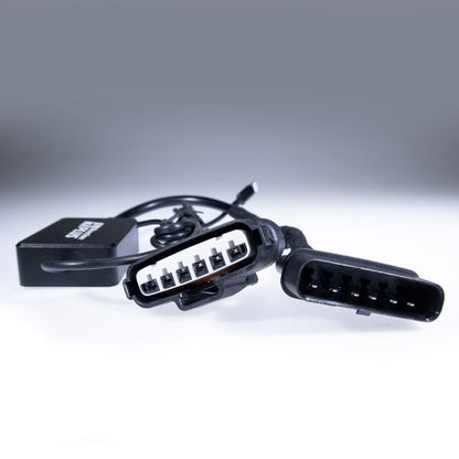 Front view of Direction Plus TR+ 4N15 Triton Pajero throttle controller TR0601DP with plug connection.